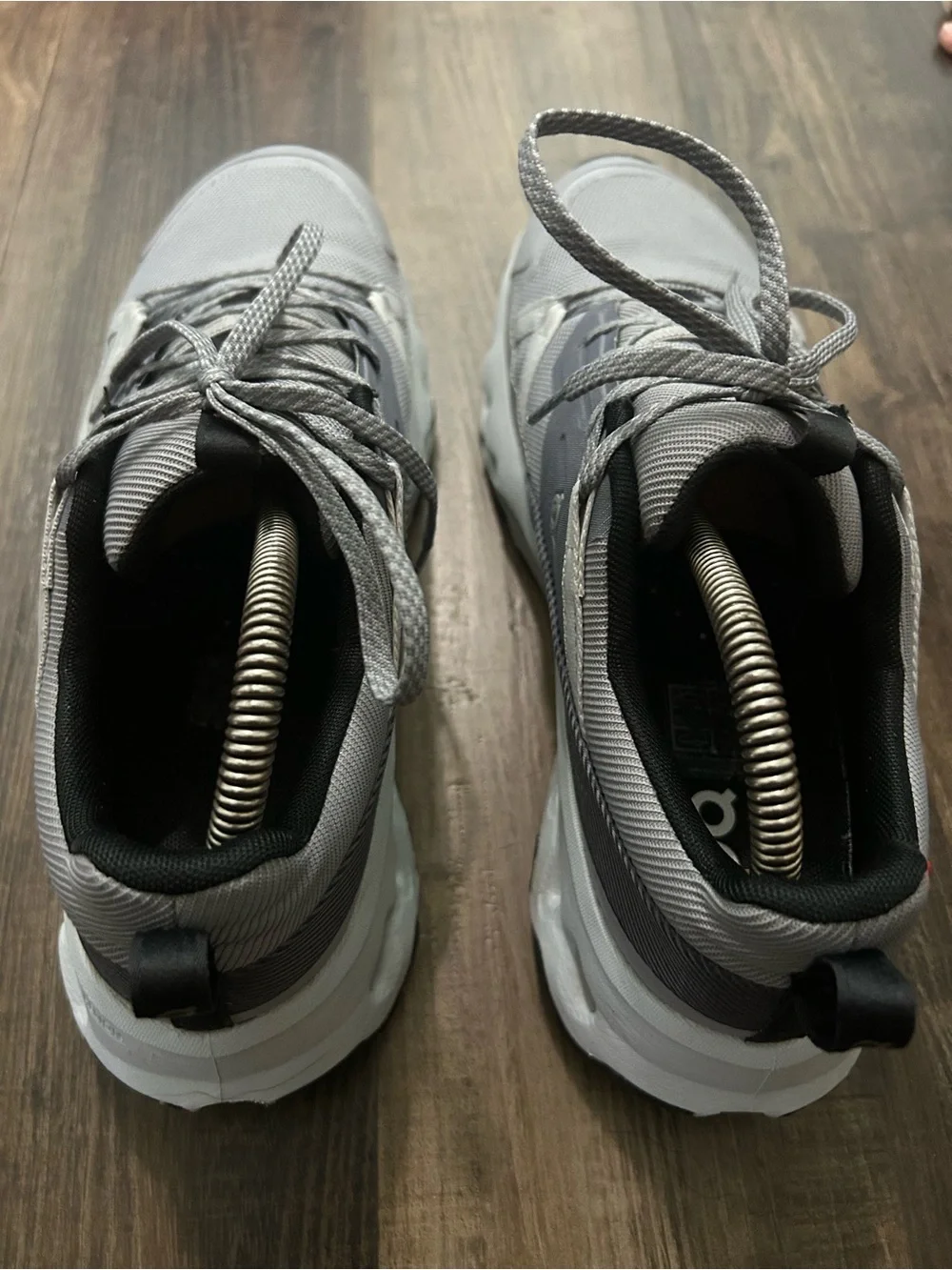 OnCloud Horizon Hiking Shoes In The Alloy/Frost Colorway. Men's Size 9 3ME100423
